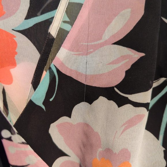 Floral, cropped, wrap shirt - Picture 3 of 3